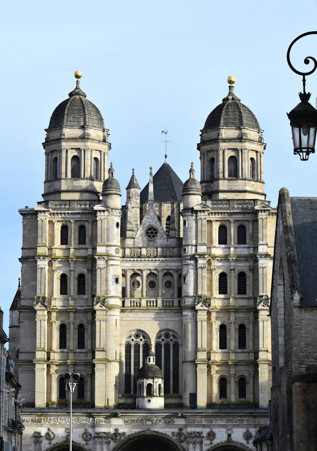 Consultant SEA Dijon et villes proches